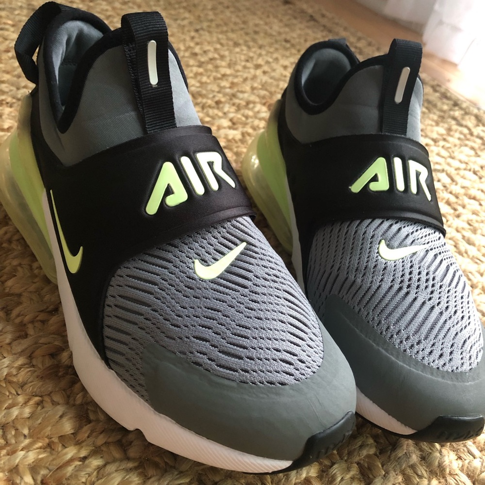 Nike Air Max 270. GS. Size 6.5 Y